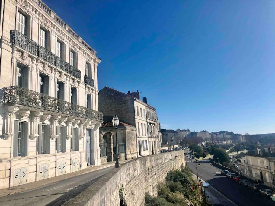 L' Appartement Du Midi - Hyper Centre Cathedrale アングレーム エクステリア 写真